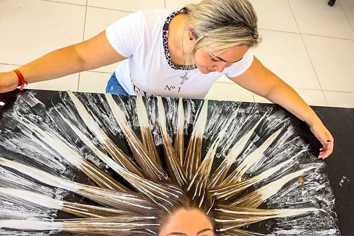 Балаяж  модная техника окрашивания волос Она сложная, но выполнить самой можно Смотрим видеоурок, инструкции, делаем балаяж на темные волосы в домашних условиях