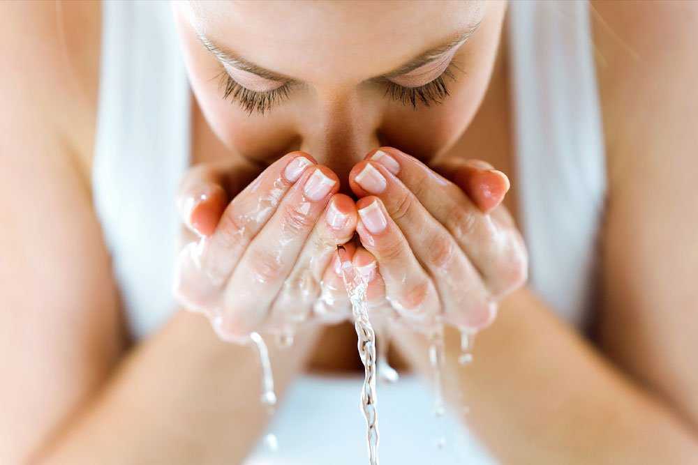Стоит ли умывать лицо холодной водой?