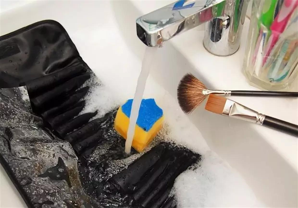 Как сделать средство для очистки кистей для макияжа в домашних условиях