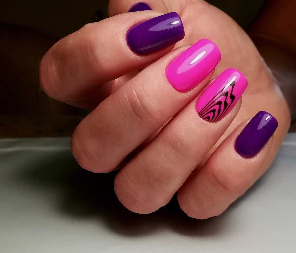 Фиолетовый маникюр: популярный дизайн ногтей