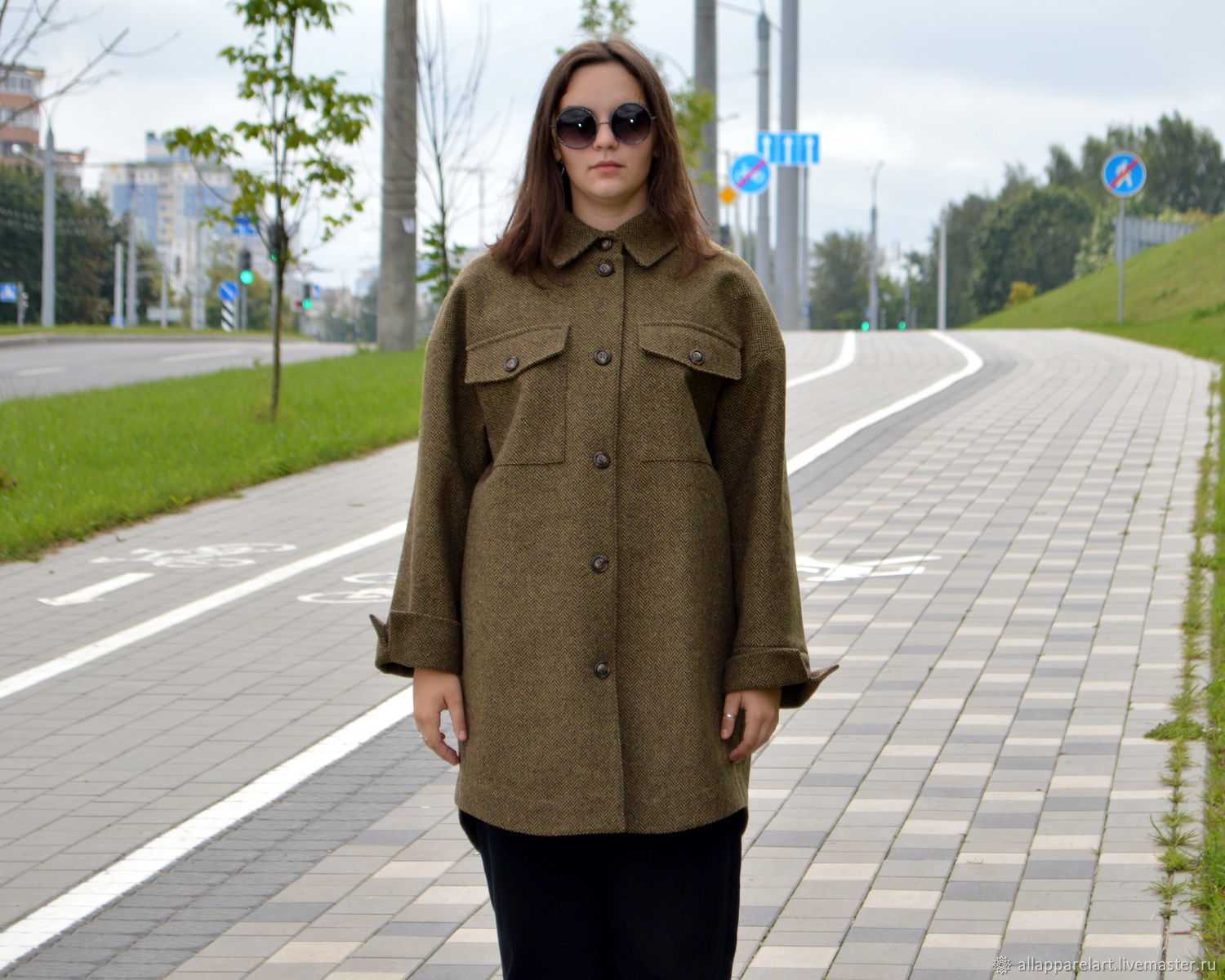 Модные женские пальто в стиле оверсайз: фото моделей, стильные луки 2021-2022