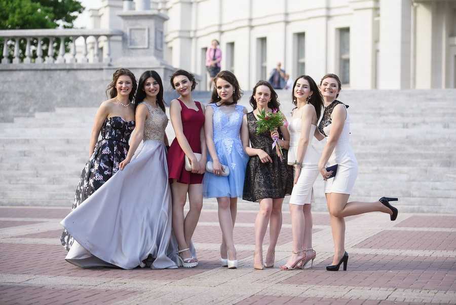 Платья на выпускной: 145 фото примеров оптимального фасона стильного и красивого платья для выпускного вечера