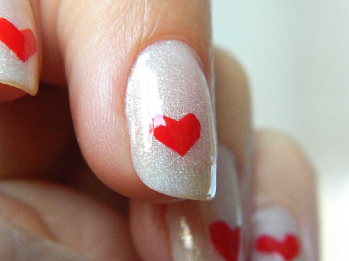 Маникюр с сердечками на ногтях - идеи с фото, варианты дизайнов