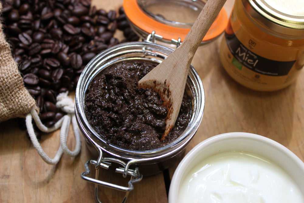 Маска для лица из кофейной гущи: рецепты от прыщей, морщин и для домашнего загара