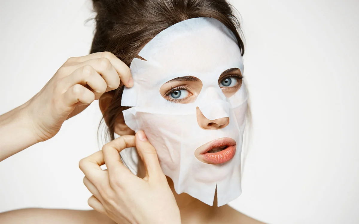 Тканевые маски  быстрый и эффективный способ привести в порядок кожу Рассказываем, как правильно ее применять