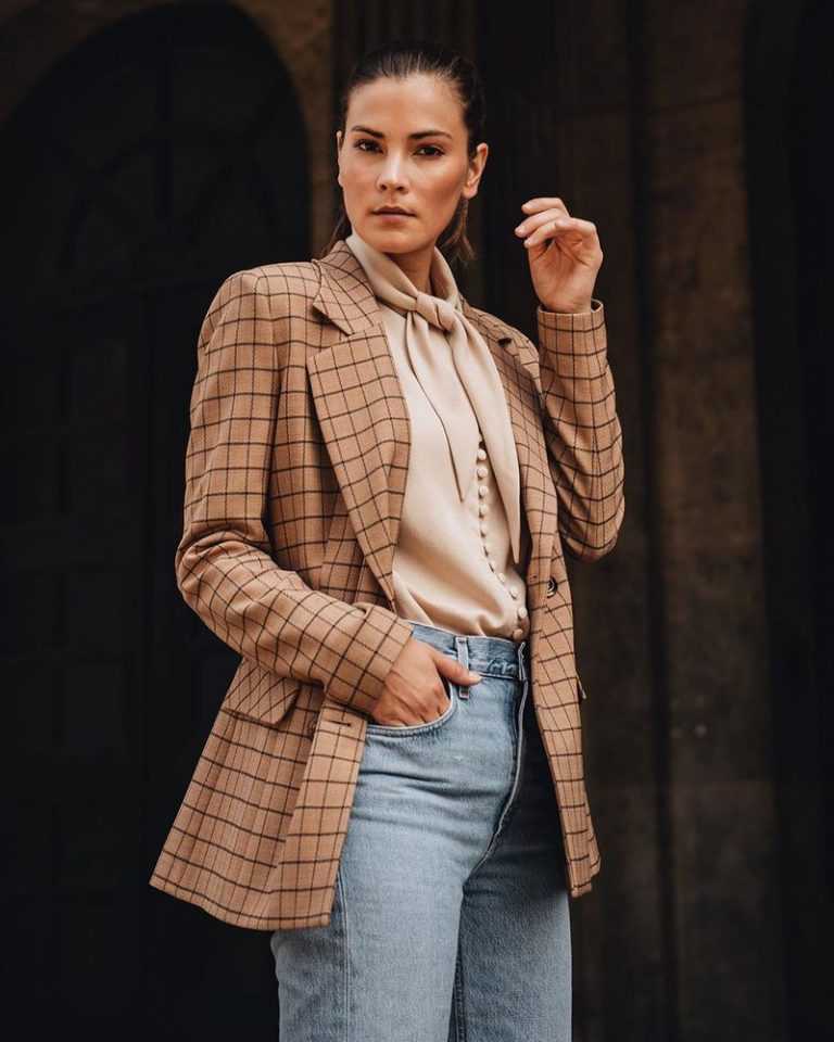 Обзор модных моделей женских пиджаков сезона весналето 2021 объемные, кожаные, укороченные и др Актуальные тенденции и новинки, а также модные образы с пиджаками