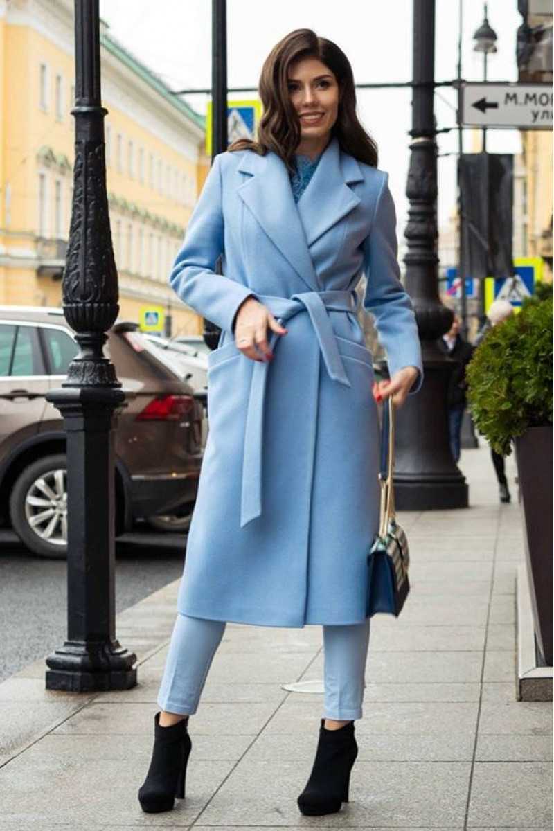 Женские пальто на весну 2022 года: фото, тенденции, модные образы в разных стилях