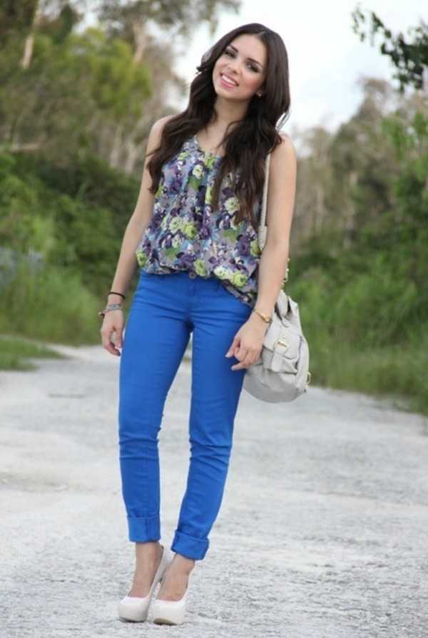 Голубые джинсы с чем носить женщинам