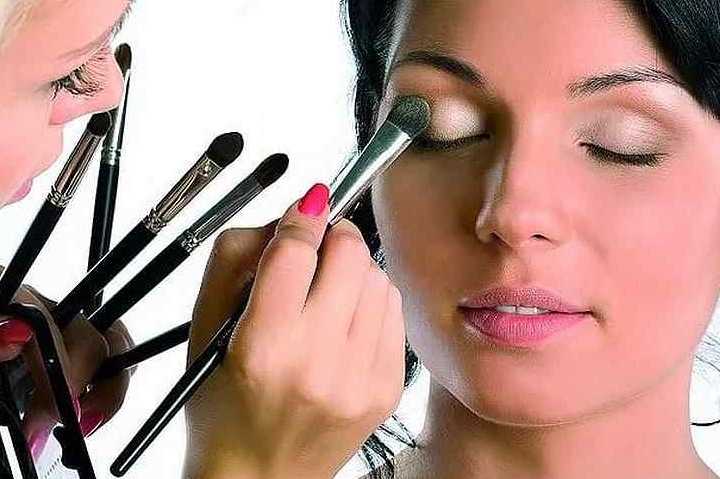 Что нужно для макияжа лица: список идеального набора косметики