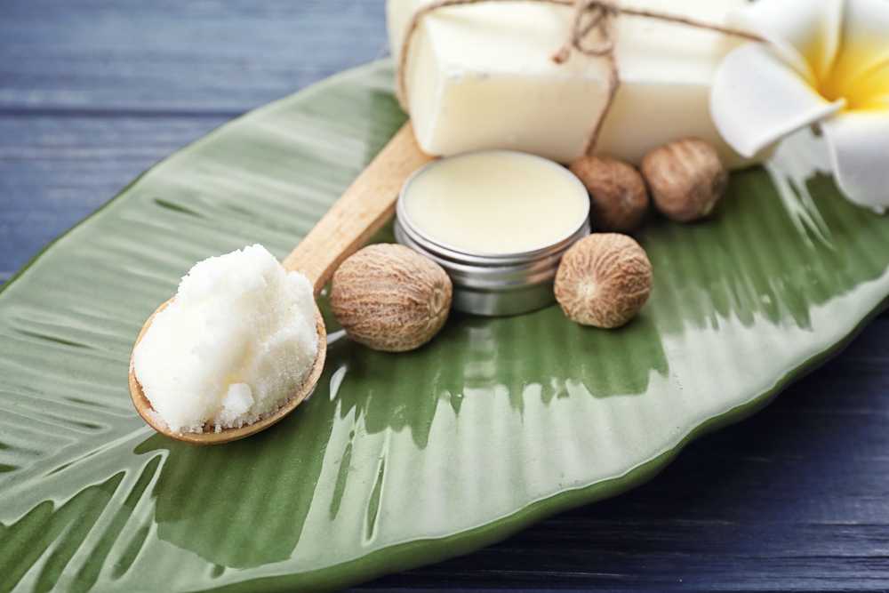 Масло ши часто используется в составе косметики как ценный источник витаминов и питательных веществ Разбираемся, чем именно полезно масло дерева Vitellaria paradoxa
