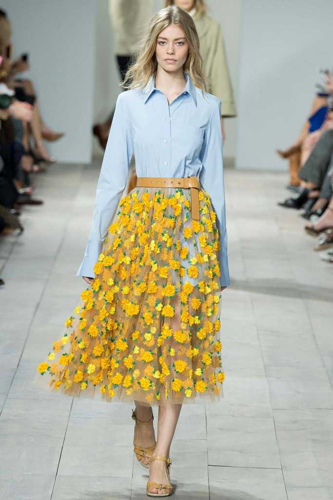 Модные фасоны платьев весна-лето 2022: основные тенденции с фото, новинки
