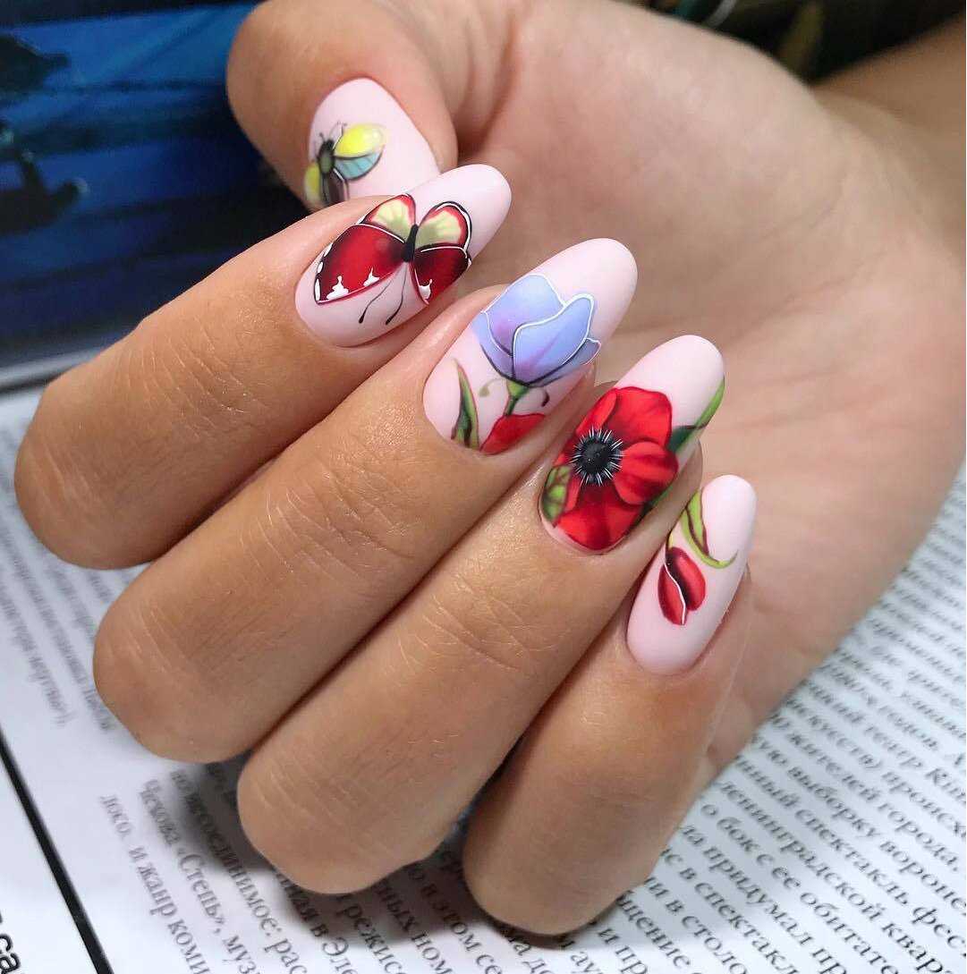 Ногти с цветочками яркие