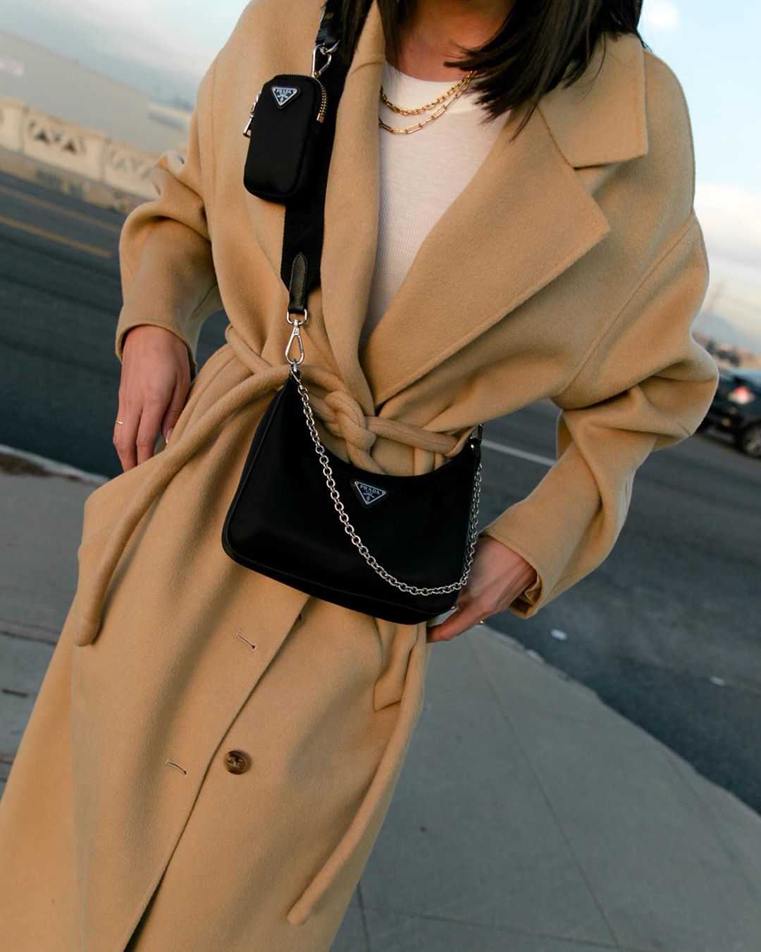 Самые трендовые модели женских пальто осеньзима  Пальто пиджаки фасона оверсайз с мужского плеча, яркие пальто желтозеленых оттенков, пальтохалат, длинные пальто с поясом и другие