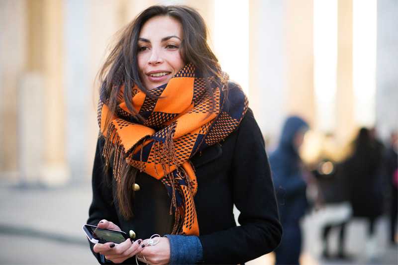 Как носить шейный платок с платьем, 72 фото и способы повязывания шарфика